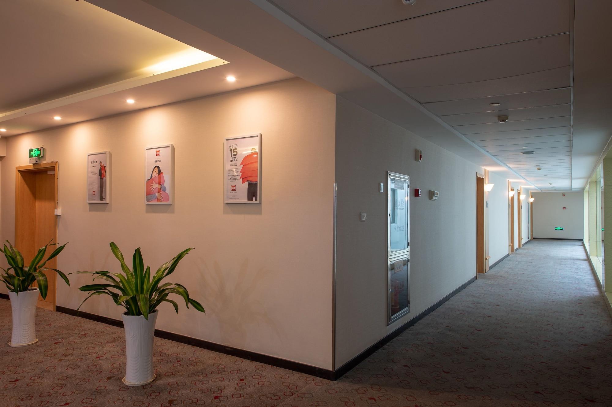 Ibis Hangzhou Huanglong Sports Center Hotel Exterior photo