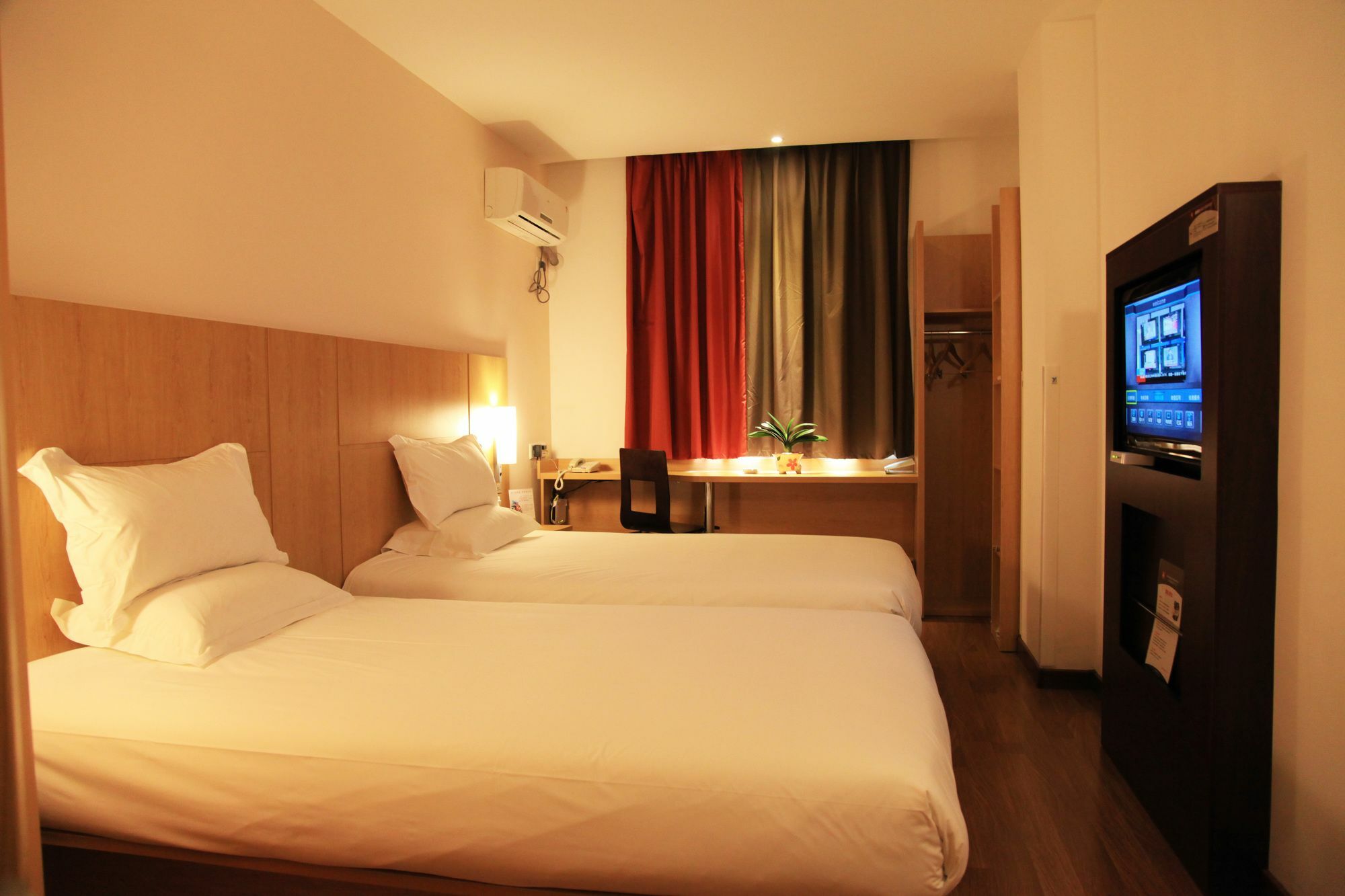 Ibis Hangzhou Huanglong Sports Center Hotel Exterior photo