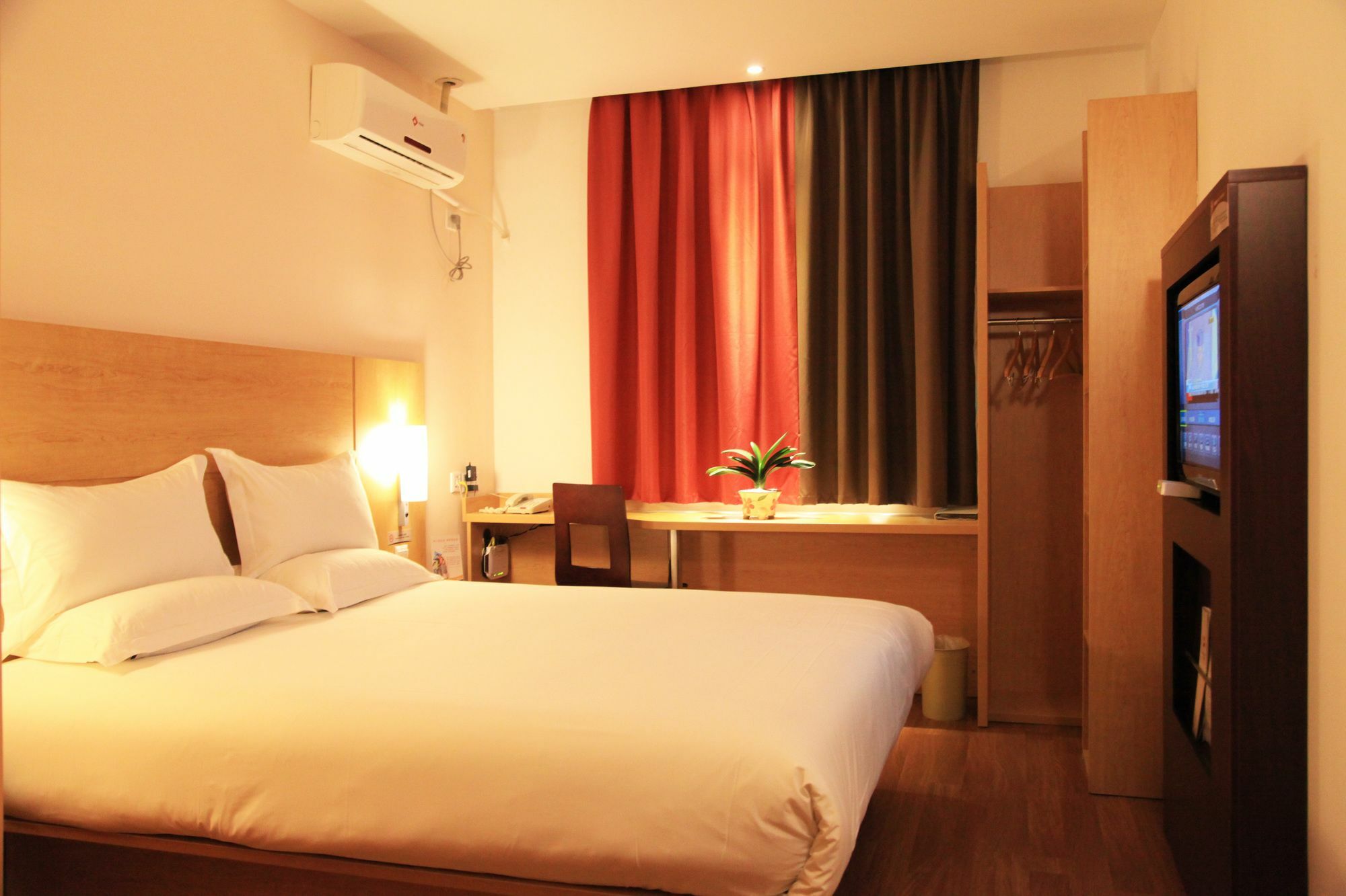 Ibis Hangzhou Huanglong Sports Center Hotel Exterior photo